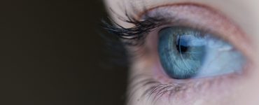 Blue eye looking wideways